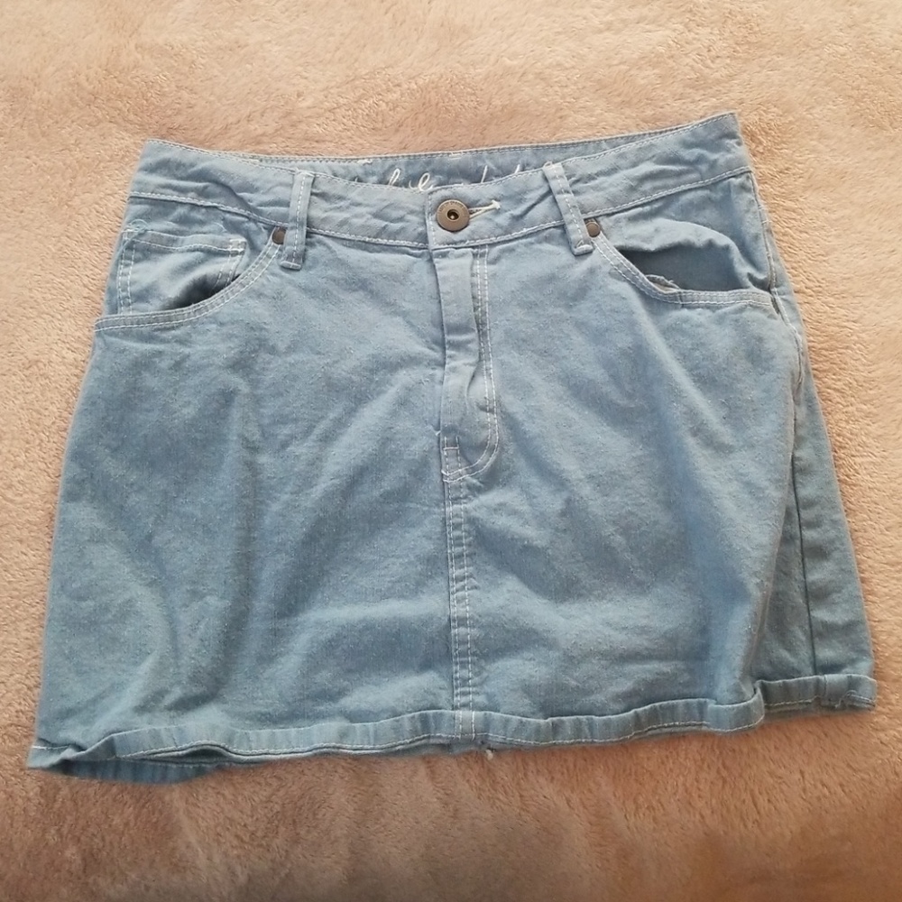 Light blue skirt)